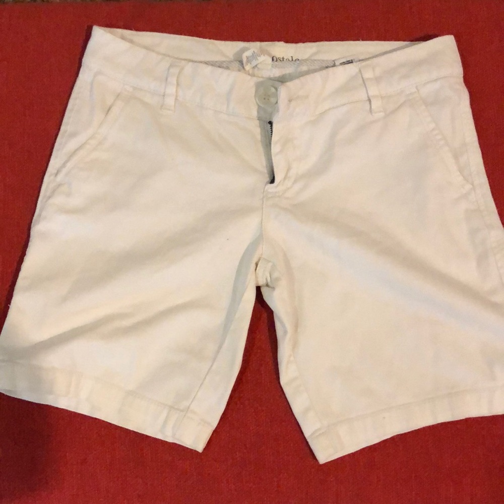 3/$25 Aeropostale White stretch Shorts 7/8